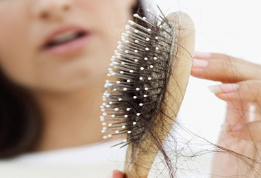 Saç Dökülmesinin Nedenleri Ve Tedavisi
